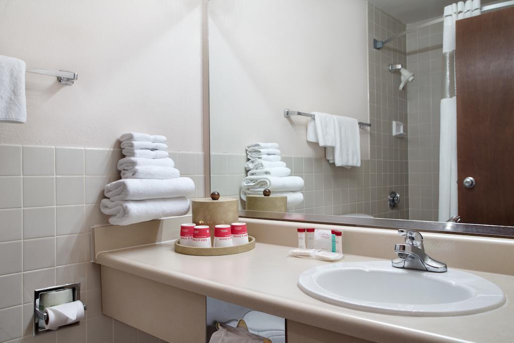 Best Western Plus Executive Residency Waterloo & Cedar Falls Екстер'єр фото