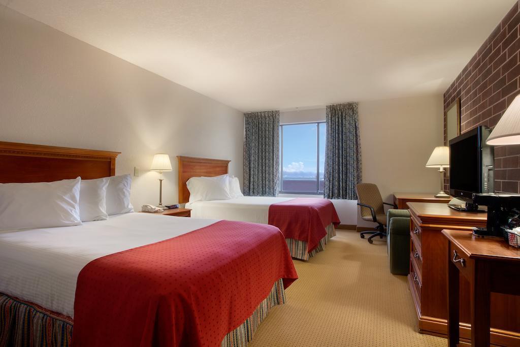 Best Western Plus Executive Residency Waterloo & Cedar Falls Екстер'єр фото